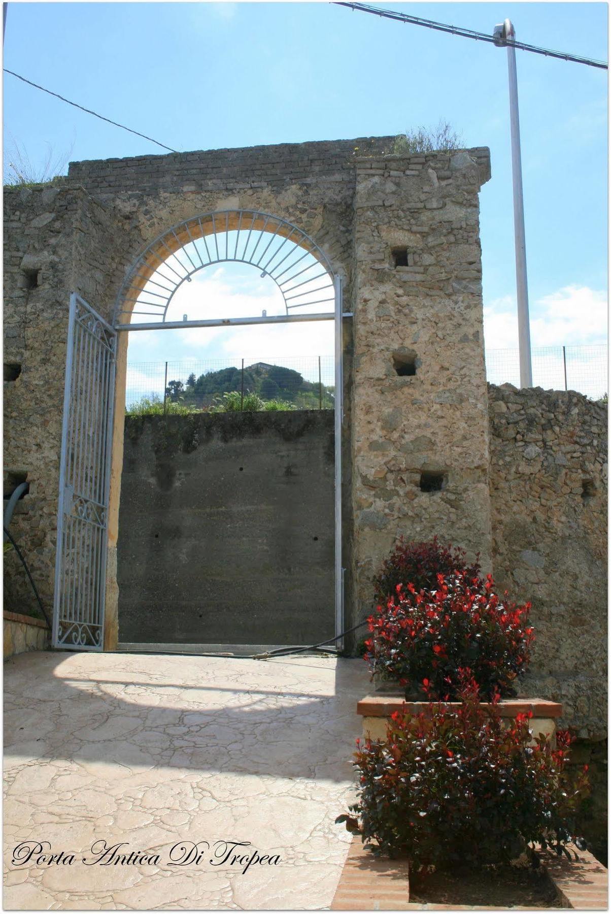 Appartamenti Porta Antica Di 特罗佩阿 外观 照片